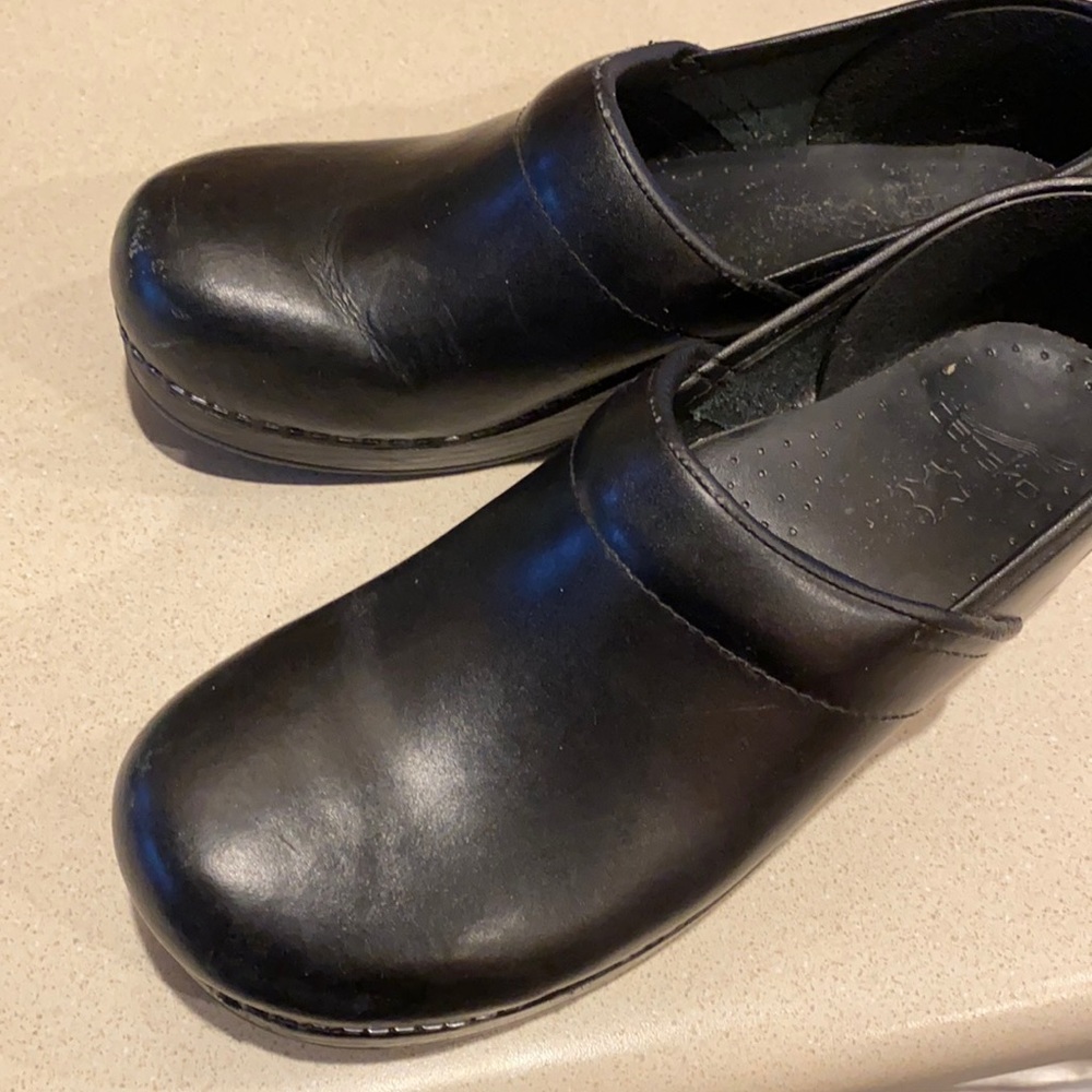 Black leather Dansko (used condition). Size 40.